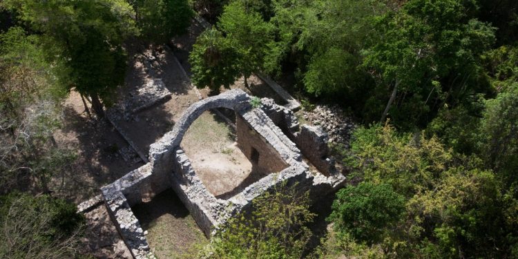 APERTURA DE LAS ZONAS ARQUEOLÓGICAS DEL SUR DE QUINTANA ROO: KOHUNLICH, OXTANKAH Y DZIBANCHÉ-KINICHNÁ