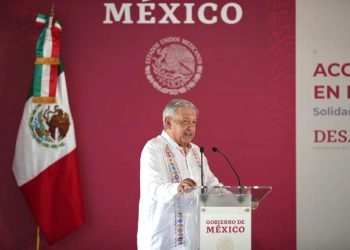 DA ESPALDARAZO LÓPEZ OBRADOR A LAURA BERISTAIN Y A CARLOS JOAQUÍN