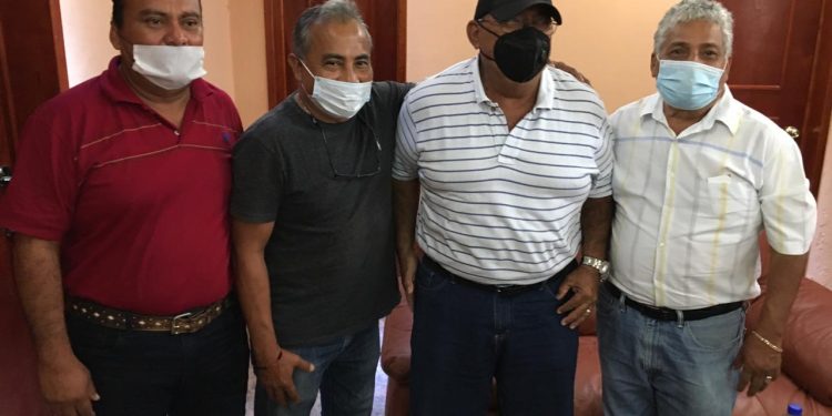 VOLQUETEROS DE LÁZARO CÁRDENAS PIDEN SER INCLUIDOS EN OBRAS DEL TREN MAYA