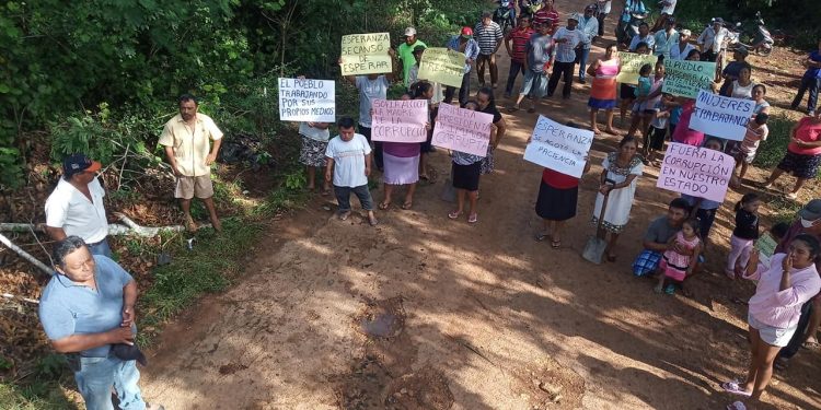 POBLADORES DE “LA ESPERANZA” REHABILITAN SU CARRETERA ANTE INCUMPLIMIENTO DE AUTORIDADES