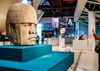 LLEVAN LOS OLMECAS A PARÍS