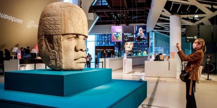 LLEVAN LOS OLMECAS A PARÍS