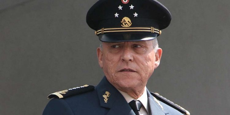 REVISARÁN HOY LIBERTAD BAJO FIANZA DE SALVADOR CIENFUEGOS, TRAS DETENCIÓN POR NARCOTRÁFICO