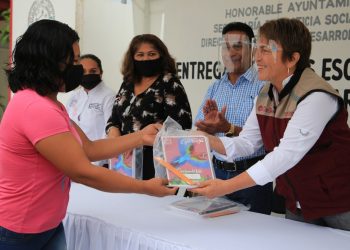 AYUNTAMIENTO DE SOLIDARIDAD CUMPLE CON ÚTILES ESCOLARES GRATUITOS: LAURA BERISTAIN