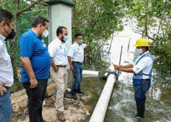 SE REACTIVA EL BOMBEO DE AGUA EN ISLA HOLBOX