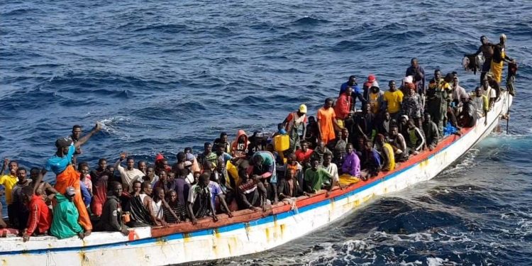 MUEREN 140 INMIGRANTES POR HUNDIMIENTO DE EMBARCACIÓN