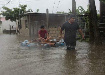 SE DESBORDAN CUATRO RÍOS EN TABASCO