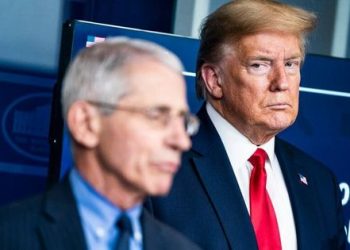 TRUMP LLAMA «IDIOTA» AL EPIDEMIÓLOGO JEFE DE EE.UU. Y AMENAZA CON DESPEDIRLE
