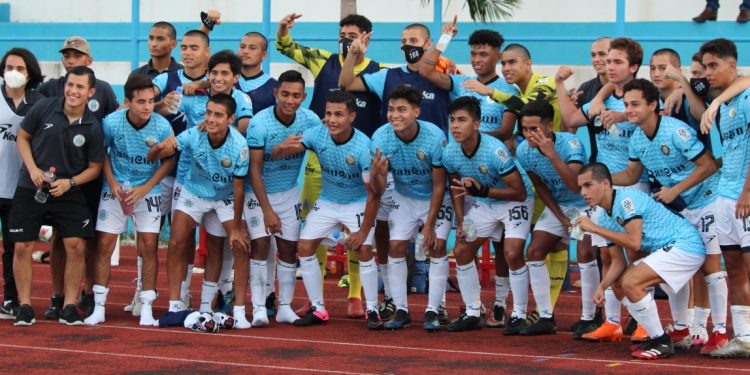 ‘LA OLA’ SE ESTRENA EN CASA CON GRAN REMONTADA