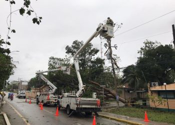 LA CFE CONTINÚA CON EL RESTABLECIMIENTO DE LA ENERGÍA EN LA PENÍNSULA DE YUCATÁN