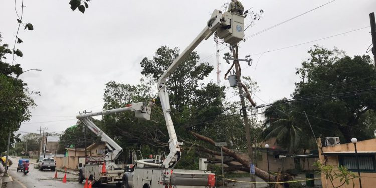 LA CFE CONTINÚA CON EL RESTABLECIMIENTO DE LA ENERGÍA EN LA PENÍNSULA DE YUCATÁN