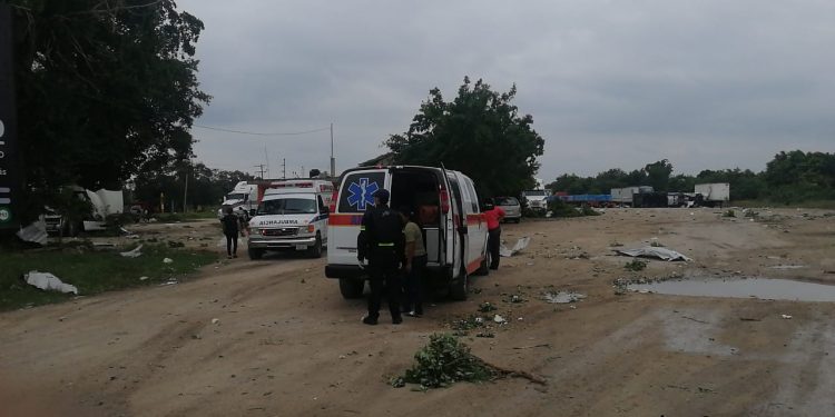 EXPLOSIÓN DE PIPA DE OXÍGENO DEJA TRES LESIONADOS