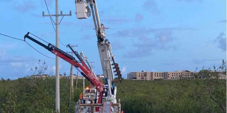 LA CFE RESTABLECE EL 99.5% DEL SUMINISTRO ELÉCTRICO A LOS AFECTADOS POR EL PASO DEL HURACÁN DELTA EN LA PENÍNSULA DE YUCATÁN