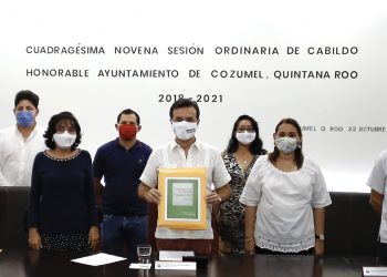DESIGNAN AL HISTORIADOR VEUDI VIVAS VALDÉS COMO CRONISTA DE COZUMEL