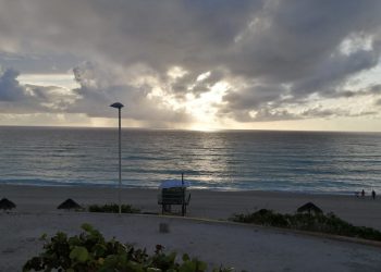 COMIENZAN A REABRIR LAS PLAYAS DE CANCÚN