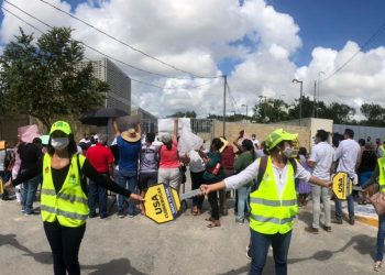 MÁS DE 80 JÓVENES VOLUNTARIOS “GORRAS AMARILLAS” BRINDARON APOYO EN EVENTO GUBERNAMENTAL