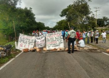 EJIDATARIOS DE TIHOSUCO BLOQUEAN POR 2DA OCASIÓN LA CARRETERA FCP – VALLADOLID