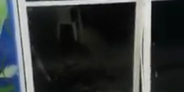 RESCATAN A RETENIDOS DE «LA ESPERANZA» CON FUERZA PÚBLICA DURANTE LA MADRUGADA