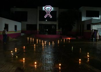 MIENTRAS TODAS LAS AUTORIDADES ESTÁN CON LA PREVENCIÓN ANTE EL HURACÁN, NIVARDO MENA ANDA ENCENDIENDO LUCES