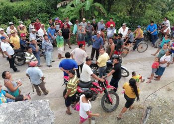 BLOQUEAN TRAMO CARRETERO A CARRILLO POR INCUMPLIMIENTO DE PROMESA DE OBRA