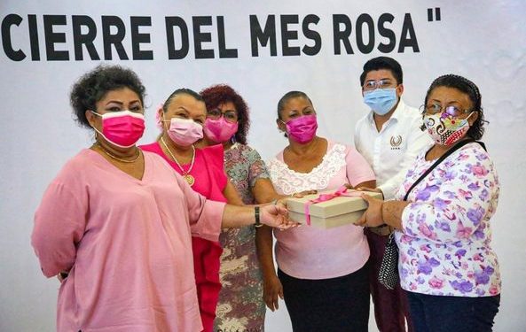 CIERRA GOBIERNO DE ISLA MUJERES “MES ROSA” CON ENTREGA DE PRÓTESIS