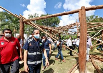 VERIFICA CARLOS JOAQUÍN AFECTACIONES DEL HURACÁN “DELTA” EN LEONA VICARIO, PUERTO MORELOS