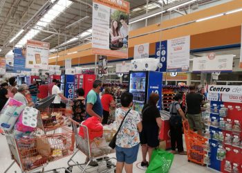 LARGAS FILAS PARA LA COMPRA DE VÍVERES, GAS Y GASOLINA EN CANCÚN