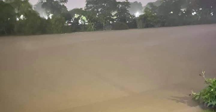 A CAUSA DE LAS FUERTES LLUVIAS INCREMENTA EL NIVEL DEL RÍO GRIJALVA