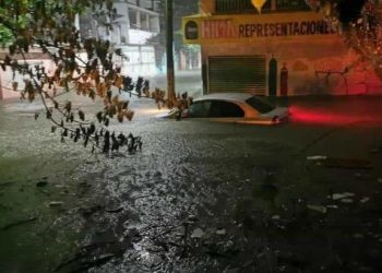 AMANECE VILLAHERMOSA Y NACAJUCA CON INUNDACIONES DE HASTA UN METRO