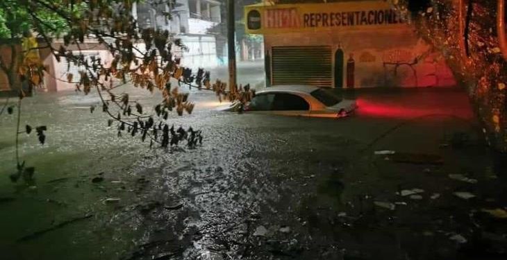 AMANECE VILLAHERMOSA Y NACAJUCA CON INUNDACIONES DE HASTA UN METRO