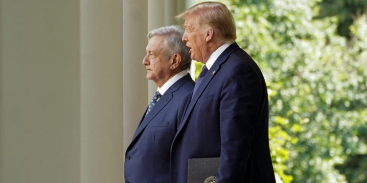 AMLO DESEA QUE TRUMP Y MELANIA SE RECUPEREN PRONTO DE CORONAVIRUS