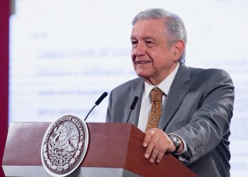 AMLO DICE QUE CUIDANDO LA SANA DISTANCIA, NO NECESITA CUBREBOCAS