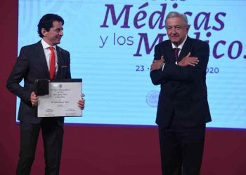 AMLO EMITE DECRETO PARA ESTABLECER EL DÍA DEL MÉDICO
