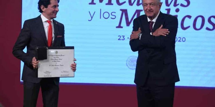 AMLO EMITE DECRETO PARA ESTABLECER EL DÍA DEL MÉDICO
