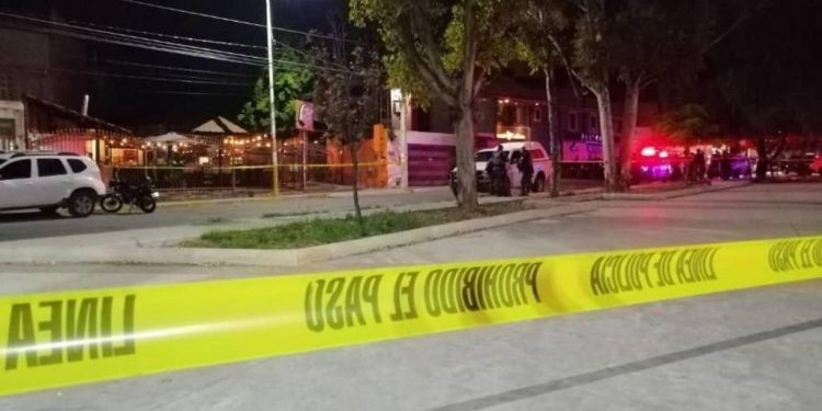 ASESINAN A DOS POLICÍAS ESTATALES DENTRO DE BAR EN ZACATECAS