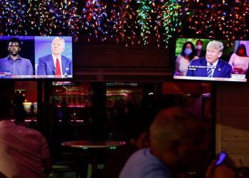 BIDEN Y TRUMP SE CONTRAPROGRAMAN PARA OCUPAR EL ESPACIO DEL DEBATE SUSPENDIDO