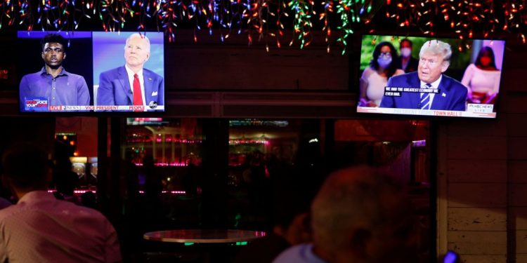 BIDEN Y TRUMP SE CONTRAPROGRAMAN PARA OCUPAR EL ESPACIO DEL DEBATE SUSPENDIDO