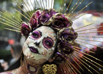 CATRINAS Y PIÑATAS SE FUSIONAN PARA MANTENER LA TRADICIÓN PESE A LA PANDEMIA