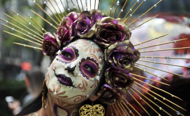 CATRINAS Y PIÑATAS SE FUSIONAN PARA MANTENER LA TRADICIÓN PESE A LA PANDEMIA