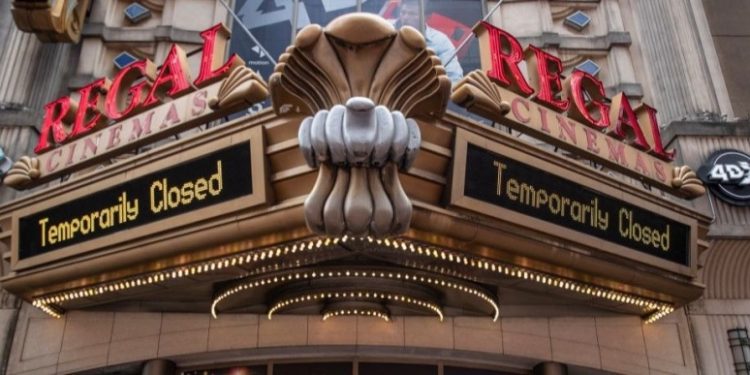 CERRARÁN CIENTOS DE CINES EN EEUU Y REINO UNIDO POR COVID-19