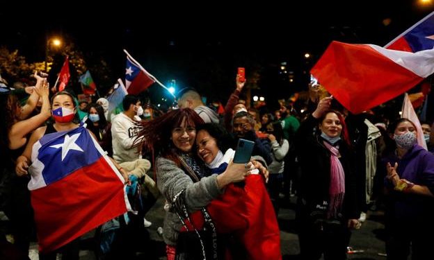 CHILE SEPULTA LA CONSTITUCIÓN DE PINOCHET EN UN PLEBISCITO NACIDO EN LA CALLE