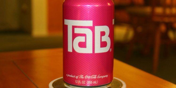 COCA-COLA ELIMINARÁ LA MARCA TAB, LA BEBIDA DE DIETA DE LOS AÑOS 80