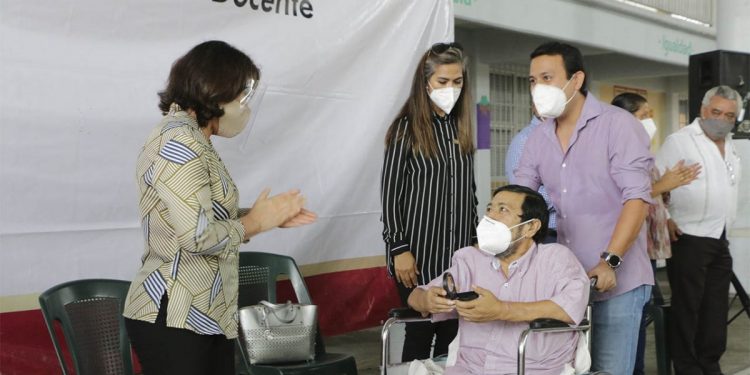 CONCLUYE ENTREGA DE ESTÍMULOS A DOCENTES TABASQUEÑOS