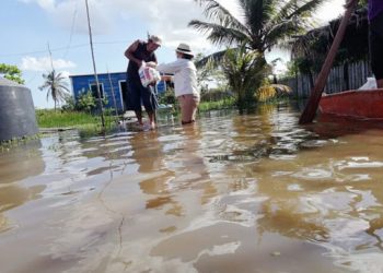 CONTINÚA GOBIERNO ESTATAL ENTREGANDO AYUDA HUMANITARIA A POBLACIÓN AFECTADA POR LLUVIAS