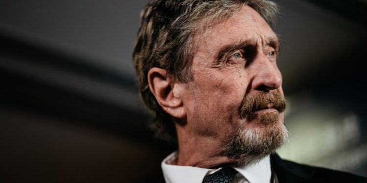DETIENEN EN ESPAÑA A JOHN MCAFEE, EL EXCÉNTRICO MILLONARIO PIONERO DE LOS ANTIVIRUS