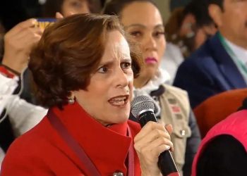 DRESSER DESATA POLÉMICA POR «CORREGIR» TUIT A LÓPEZ-GATELL