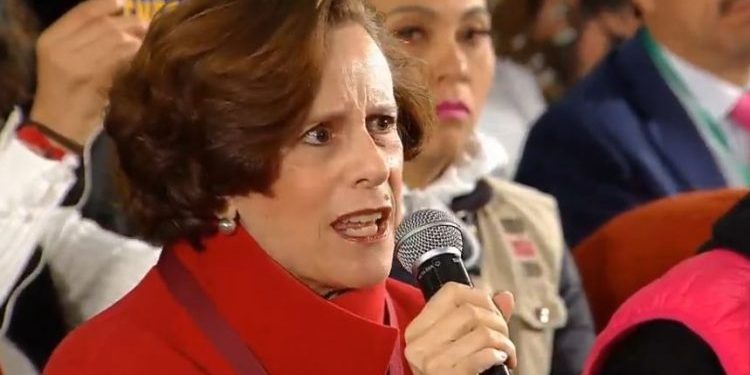 DRESSER DESATA POLÉMICA POR «CORREGIR» TUIT A LÓPEZ-GATELL