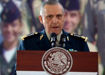 EEUU NIEGA LIBERTAD BAJO FIANZA A CIENFUEGOS POR TEMOR A QUE ESCAPE