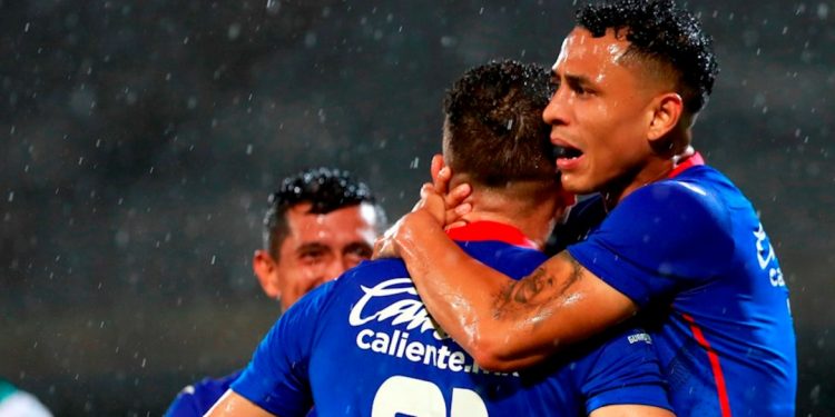 EL PERUANO YOTÚN ASEGURA QUE JUGAR EN CON LA SELECCIÓN AUMENTÓ SU CONFIANZA