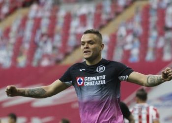 EL URUGUAYO RODRÍGUEZ LE DA EL TRIUNFO A CRUZ AZUL SOBRE CHIVAS CON UN DOBLETE